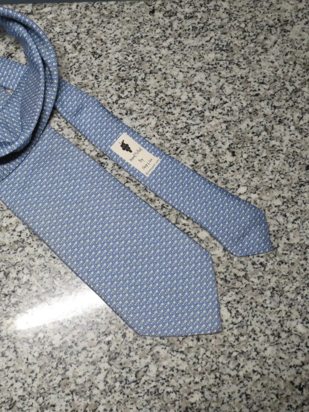 Vineyard Vines Martha’s Vineyard Men’s Tie Fish Motif